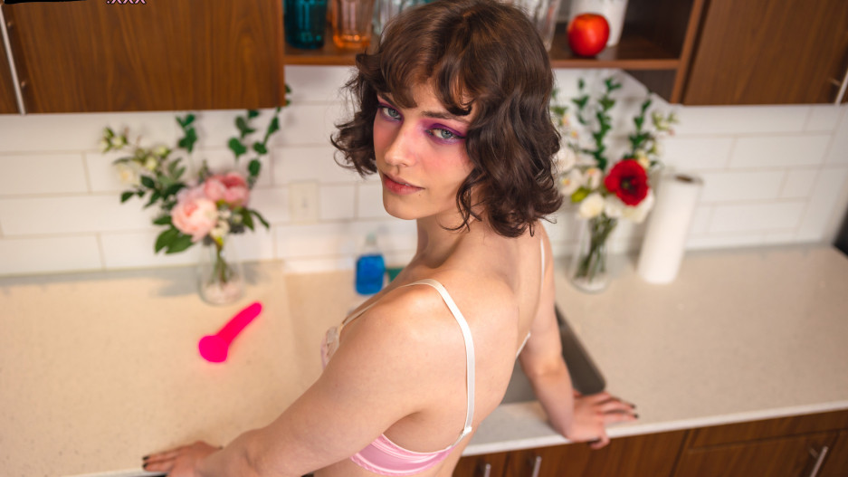 Zoie Heats Up the Kitchen!