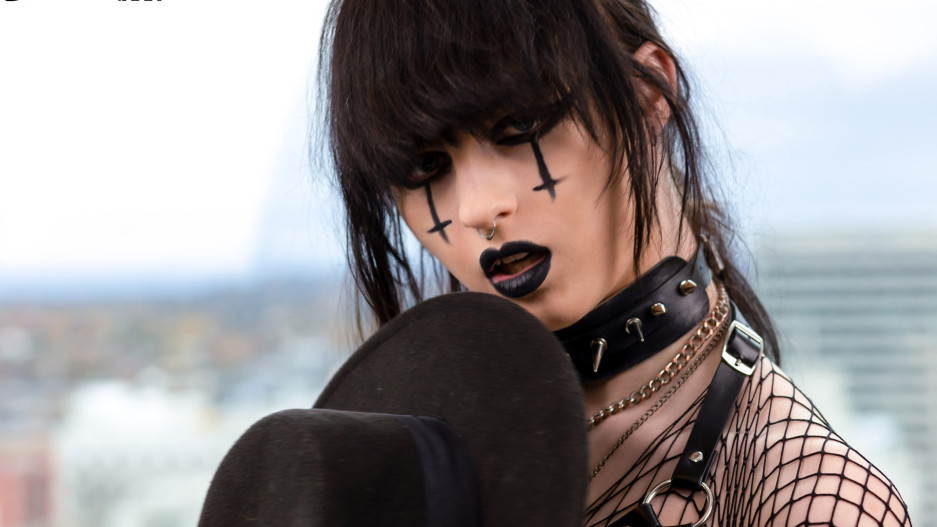 Liquid Jane Plays With Her Ass!