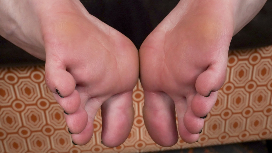 Miss Caramel's Self-Facial!