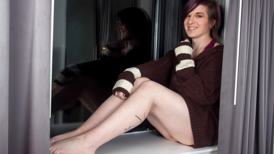 Kaela Moon Toys Her Ass!