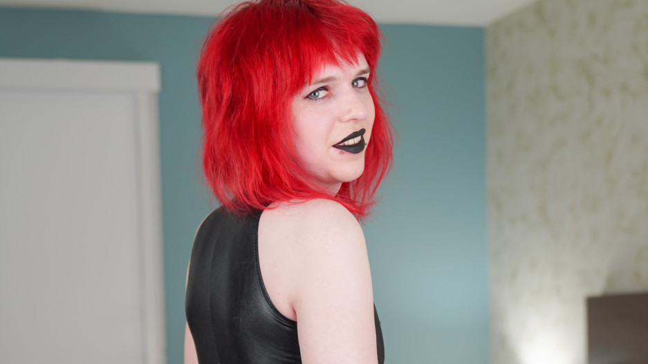 Horny Lacie Wonders Cums!