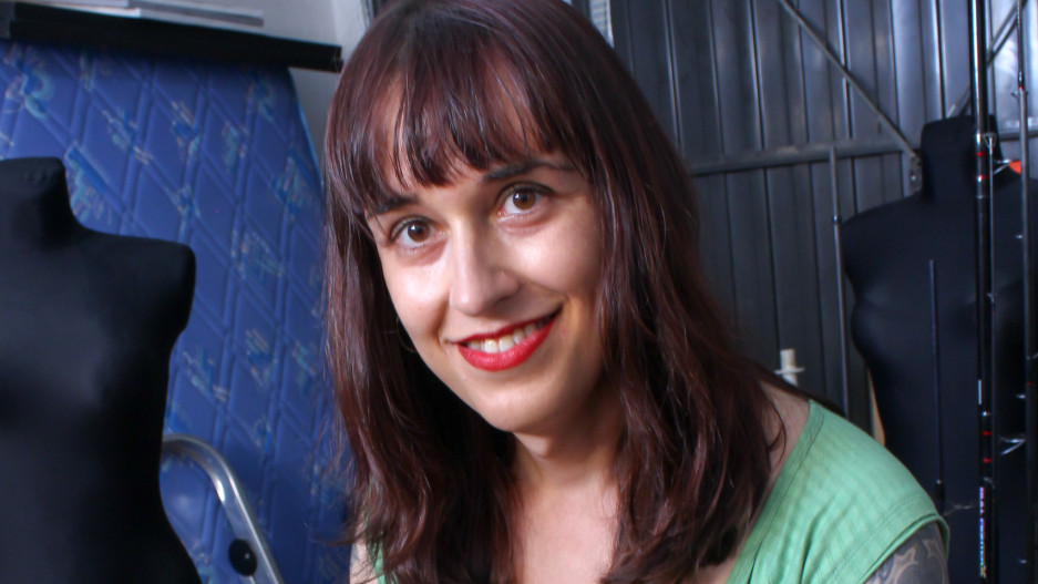 Horny Cherry Gets Her Ass Pounded!