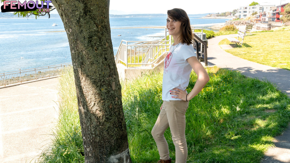 April Gillespie's Amazing Cumshot!