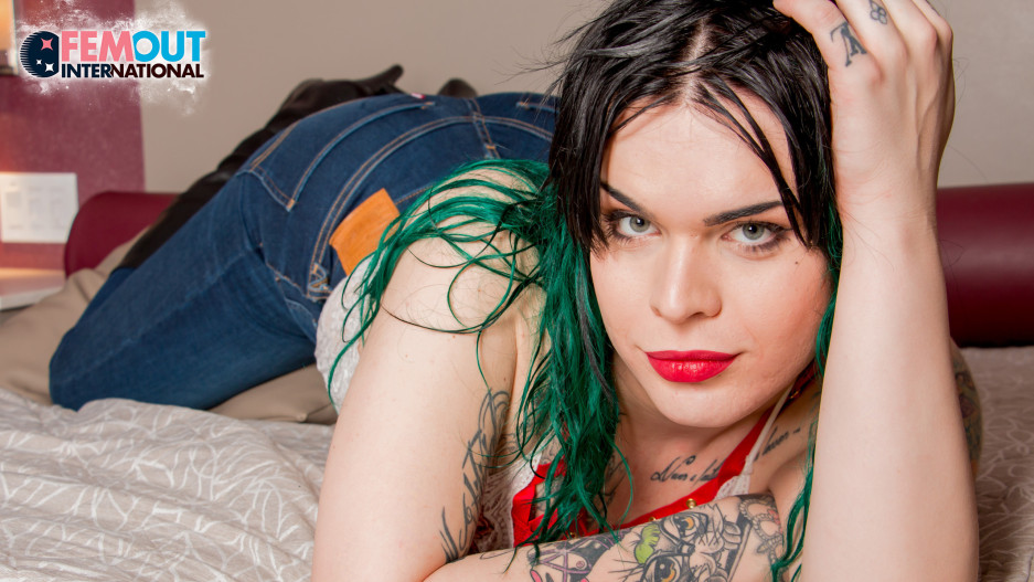 Axelle Royal Strokes It!