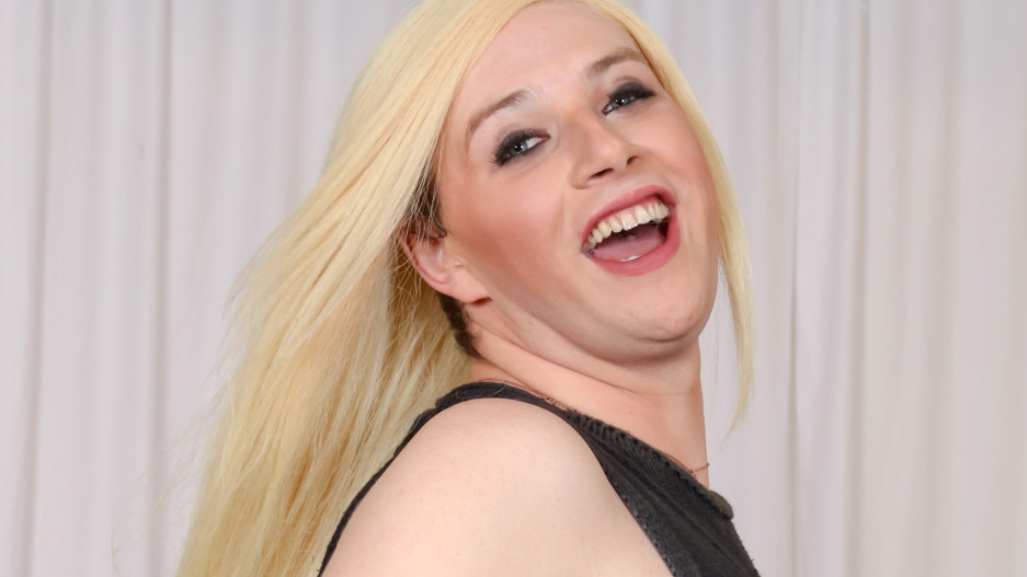 Nicki Ryder Plays With Her Dildo!