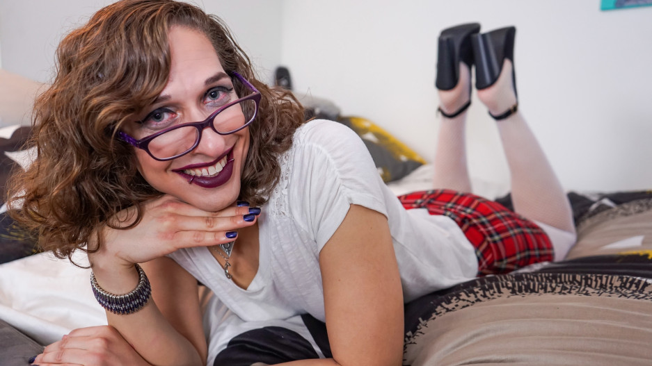 Olivia Volpe Fucks Her Toy!