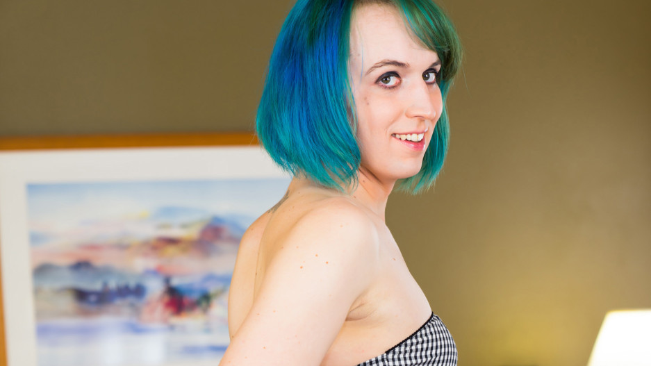 Blue-Haired Bexy Plays!