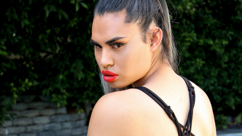 Zoe Working Her Tan By The Pool!